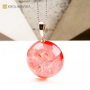 Naszyjnik kula, biżuteria symbol natury i spokoju.