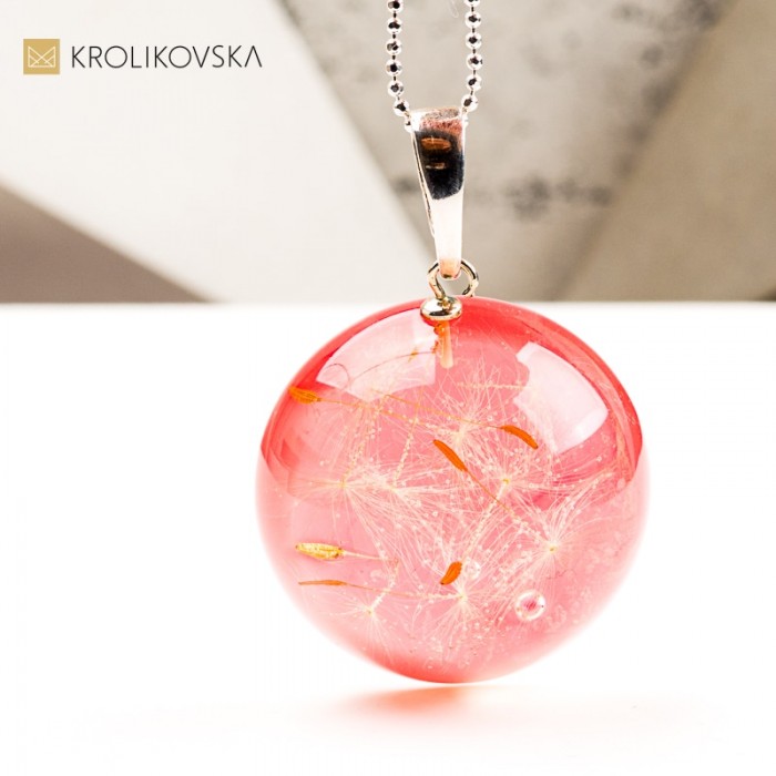 Naszyjnik kula, biżuteria symbol natury i spokoju.