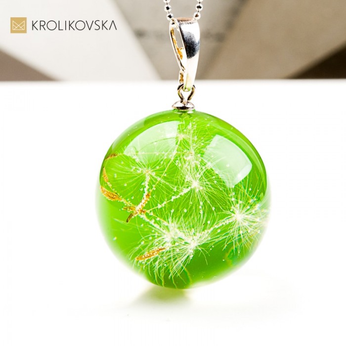 Naszyjnik kula z rośliną w żywicy prezent dla miłośniczki natury