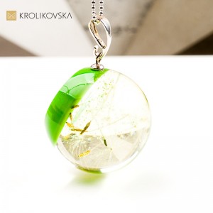 Naszyjnik kula z rośliną w żywicy prezent dla miłośniczki natury