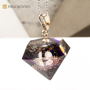 Naszyjnik diament, elegancka biżuteria artystyczna.