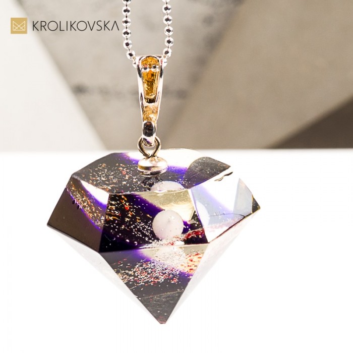 Naszyjnik diament, elegancka biżuteria artystyczna.