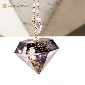 Naszyjnik diament, elegancka biżuteria artystyczna.