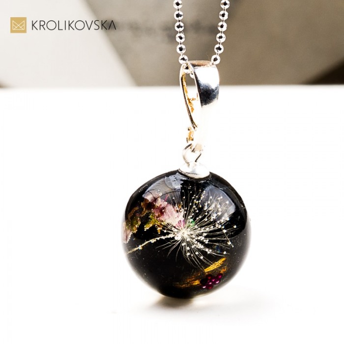 Naszyjnik czarny – elegancki prezent dla niej