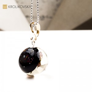 Naszyjnik czarny – elegancki prezent dla niej