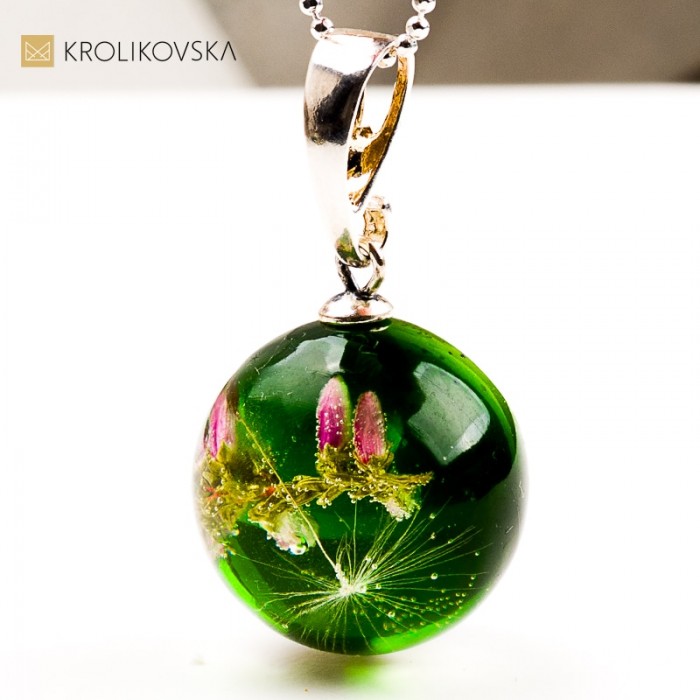 Naszyjnik zielony – subtelna biżuteria na Boże Narodzenie