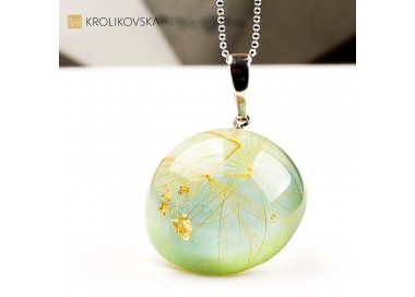 Naszyjnik z suszonymi kwiatami – wyjątkowy prezent dla kobiety