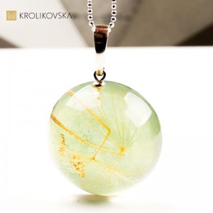 Naszyjnik z suszonymi kwiatami – wyjątkowy prezent dla kobiety