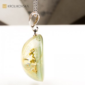 Naszyjnik z suszonymi kwiatami – wyjątkowy prezent dla kobiety