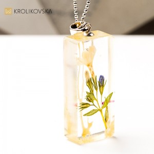 Naszyjnik z niebieską rośliną – delikatna biżuteria handmade