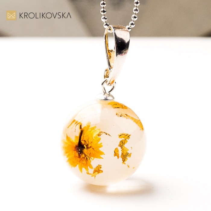 Naszyjnik z naturalną kompozycją – unikatowy dodatek handmade