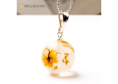 Naszyjnik z naturalną kompozycją – unikatowy dodatek handmade