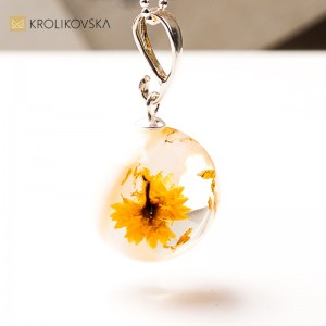 Naszyjnik z naturalną kompozycją – unikatowy dodatek handmade