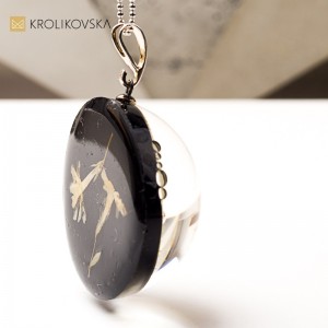 Naszyjnik z grafiką – wyjątkowy prezent handmade.