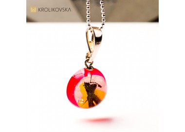 Naszyjnik z grafiką – artystyczna biżuteria z duszą