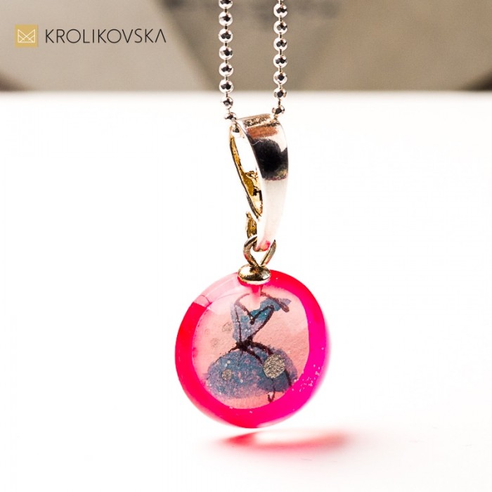 Naszyjnik z ręcznie malowaną grafiką – prezent dla kobiety