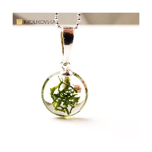 Naszyjnik autorski z mchem w żywicy, unikalne mini dzieło sztuki