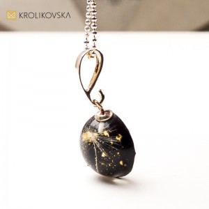 Naszyjnik z żywicy z dmuchawcem i złotym akcentem, luksusowy prezent