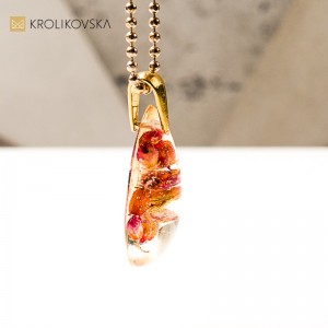 Naszyjnik z rośliną w żywicy, biżuteria handmade z natury