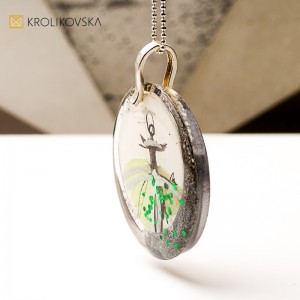 Biżuteria jak obraz, unikalny naszyjnik z grafiką.