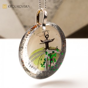 Biżuteria jak obraz, unikalny naszyjnik z grafiką.