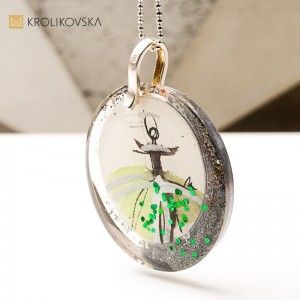 Biżuteria jak obraz, unikalny naszyjnik z grafiką.