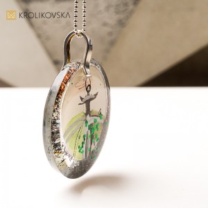 Biżuteria jak obraz, unikalny naszyjnik z grafiką.