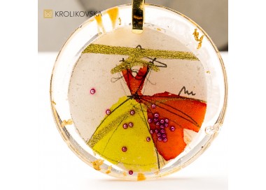 Biżuteria z duszą, naszyjnik z grafiką w żywicy.