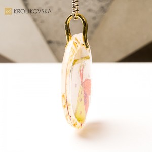 Biżuteria z duszą, naszyjnik z grafiką w żywicy.