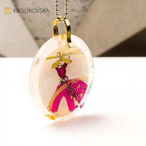 Unikatowa biżuteria z żywicy, grafika inspirowana modą.