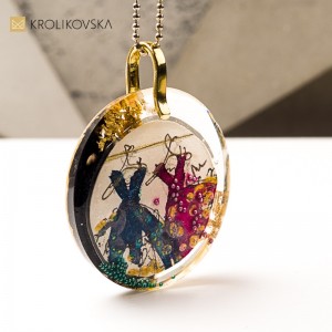 Naszyjnik z żywicy z grafiką, prezent dla wyjątkowej kobiety