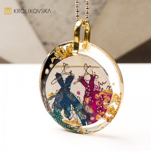 Naszyjnik z żywicy z grafiką, prezent dla wyjątkowej kobiety