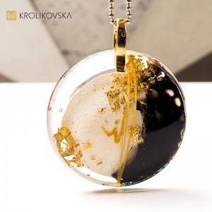 Naszyjnik z żywicy z grafiką, prezent dla wyjątkowej kobiety