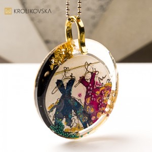 Naszyjnik z żywicy z grafiką, prezent dla wyjątkowej kobiety