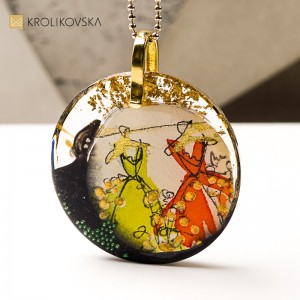 Naszyjnik artystyczny z grafiką, unikalne dzieło w żywicy.