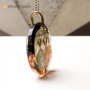 Naszyjnik z żywicy z grafiką, prezent na każdą okazję.