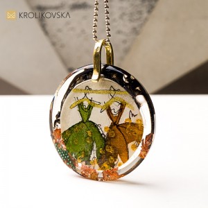 Naszyjnik z żywicy z grafiką, prezent na każdą okazję.