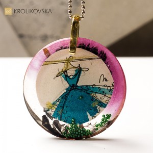 Naszyjnik z żywicy, prezent dla kobiety, która kocha sztukę.