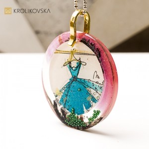 Naszyjnik z żywicy, prezent dla kobiety, która kocha sztukę.