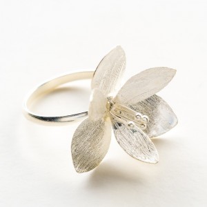 Pierścionek srebrny kwiat