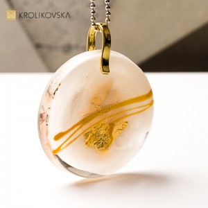Biżuteria z żywicy, elegancki minimalizm z duszą.