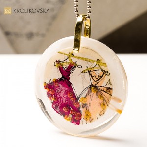 Biżuteria z żywicy, elegancki minimalizm z duszą.