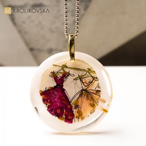 Biżuteria z żywicy, elegancki minimalizm z duszą.