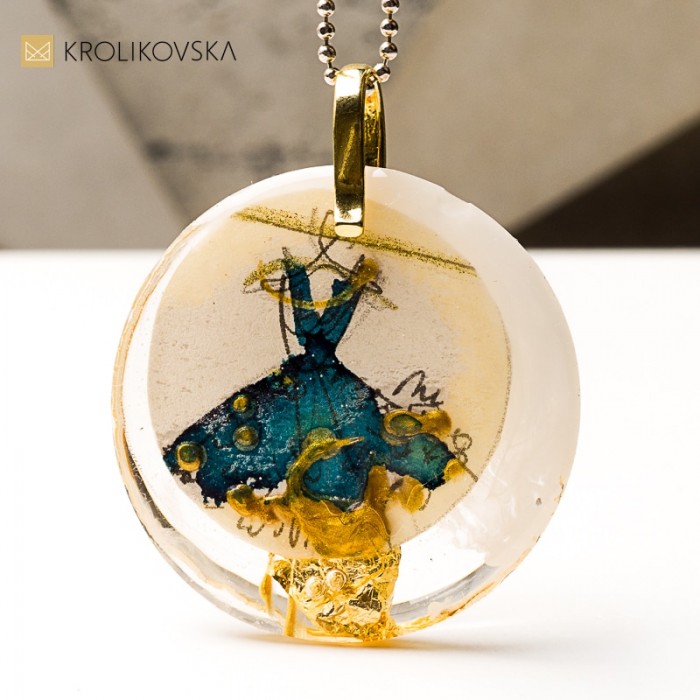 Naszyjnik handmade, nowoczesna elegancja w sztuce.