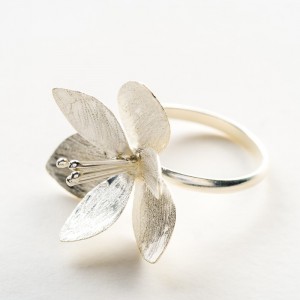 Pierścionek srebrny kwiat