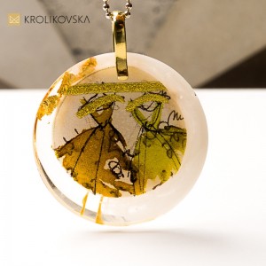 Biżuteria z żywicy, połączenie emocji i estetyki.