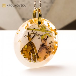 Biżuteria z grafiką, moda w biżuterii.