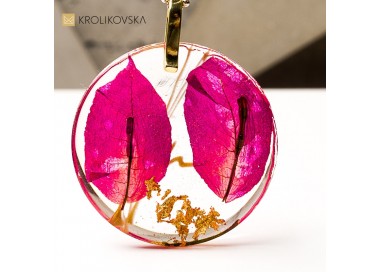 Biżuteria z bugenwillą – współczesne dzieło sztuki.