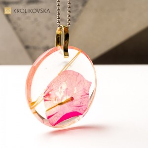 Unikalny naszyjnik handmade z bugenwillą.