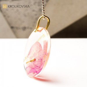 Unikalny naszyjnik handmade z bugenwillą.